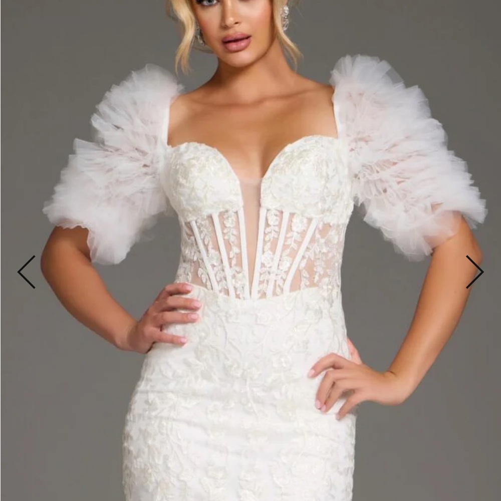 Elegant White Lace Dress with Puff Sleeves